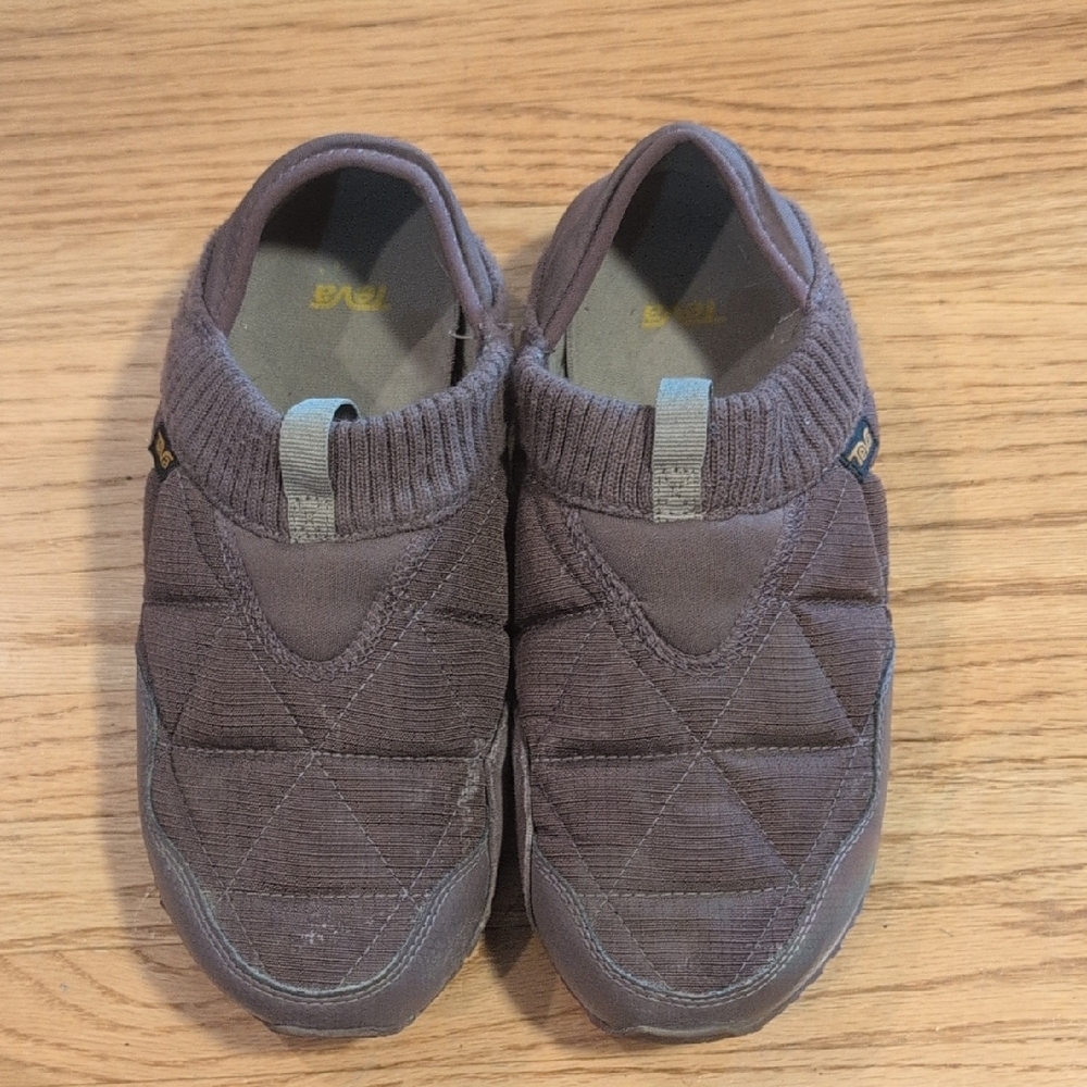 Teva Gray Quilted Slippers Slip-On Comfort